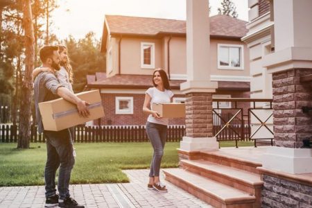 Famiglia si trasferisca in una casa nuova